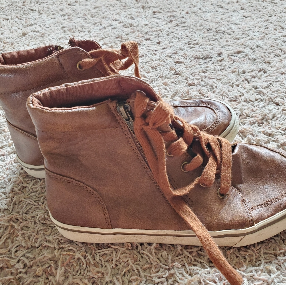 Cognac high tops